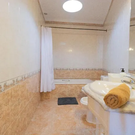 Three Bedroom Apartament Near Santa Cruz 1A Exterior photo